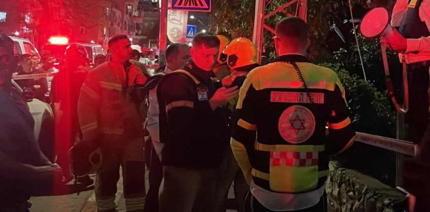 إصابة شاب بجروح خطيرة إثر جريمة عنف في مدينة الطيبة